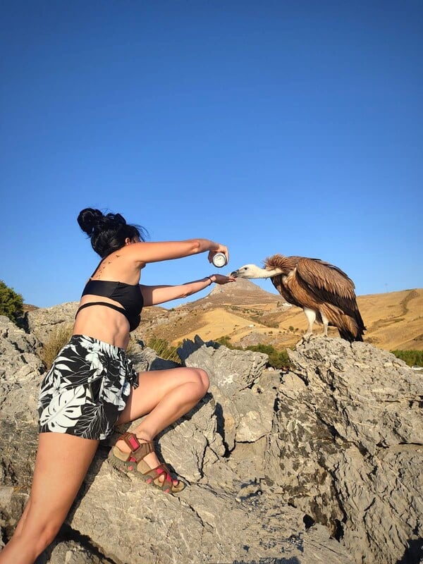 «Εδώ η φύση δεν είναι φόντο, είναι συνομιλητής. Σε μαθαίνει να παρατηρείς, να σέβεσαι, να επιβιώνεις»