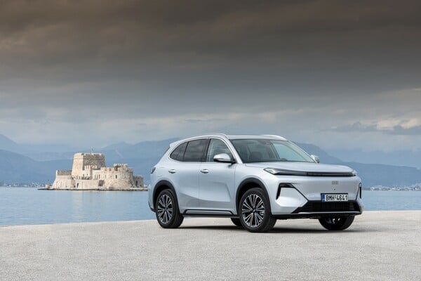 Στον αστερισμό του νέου Geely Starray EM-i 