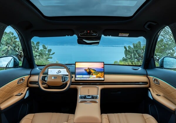 Στον αστερισμό του νέου Geely Starray EM-i 