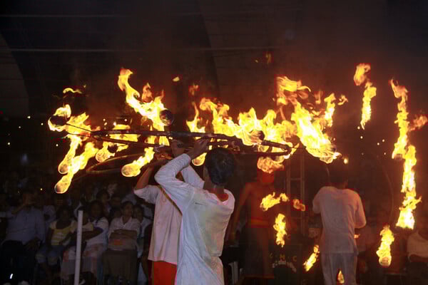 Βιώνοντας τα μυστήρια της Ανατολής στην ιερή Καταραγκάμα (Σρι Λάνκα)