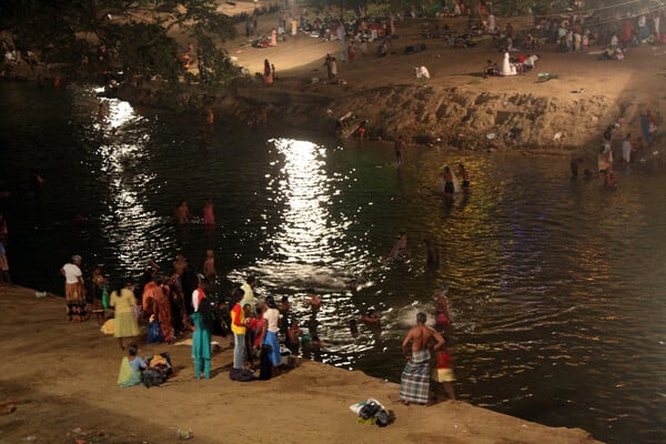 Βιώνοντας τα μυστήρια της Ανατολής στην ιερή Καταραγκάμα (Σρι Λάνκα)