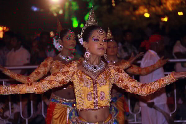 Βιώνοντας τα μυστήρια της Ανατολής στην ιερή Καταραγκάμα (Σρι Λάνκα)