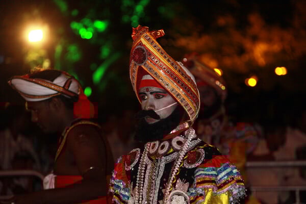 Βιώνοντας τα μυστήρια της Ανατολής στην ιερή Καταραγκάμα (Σρι Λάνκα)