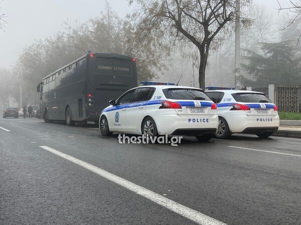 Θεσσαλονίκη: Στις 309 οι προσαγωγές μετά τα επεισόδια έξω από το ΑΠΘ - Δύο άτομα στο νοσοκομείο 