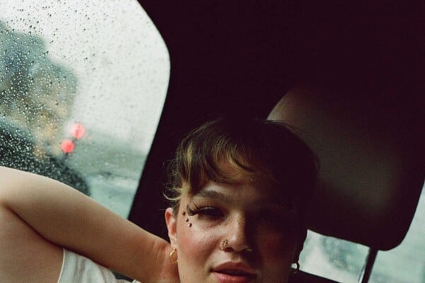 *Aν πέσω, θα ξαναβρώ το φως. Ακόμα κι αν με κάψει πάλι / από τον Πάνο Μιχαήλ