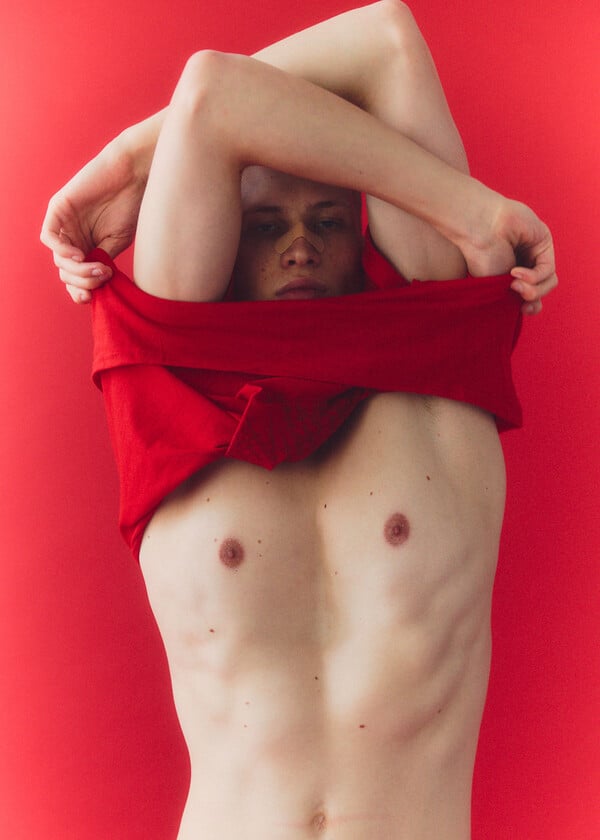 *Aν πέσω, θα ξαναβρώ το φως. Ακόμα κι αν με κάψει πάλι / από τον Πάνο Μιχαήλ