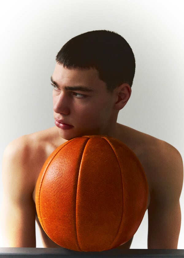 *Aν πέσω, θα ξαναβρώ το φως. Ακόμα κι αν με κάψει πάλι / από τον Πάνο Μιχαήλ