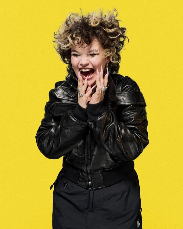 *Aν πέσω, θα ξαναβρώ το φως. Ακόμα κι αν με κάψει πάλι / από τον Πάνο Μιχαήλ