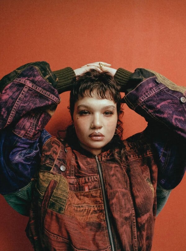 *Aν πέσω, θα ξαναβρώ το φως. Ακόμα κι αν με κάψει πάλι / από τον Πάνο Μιχαήλ