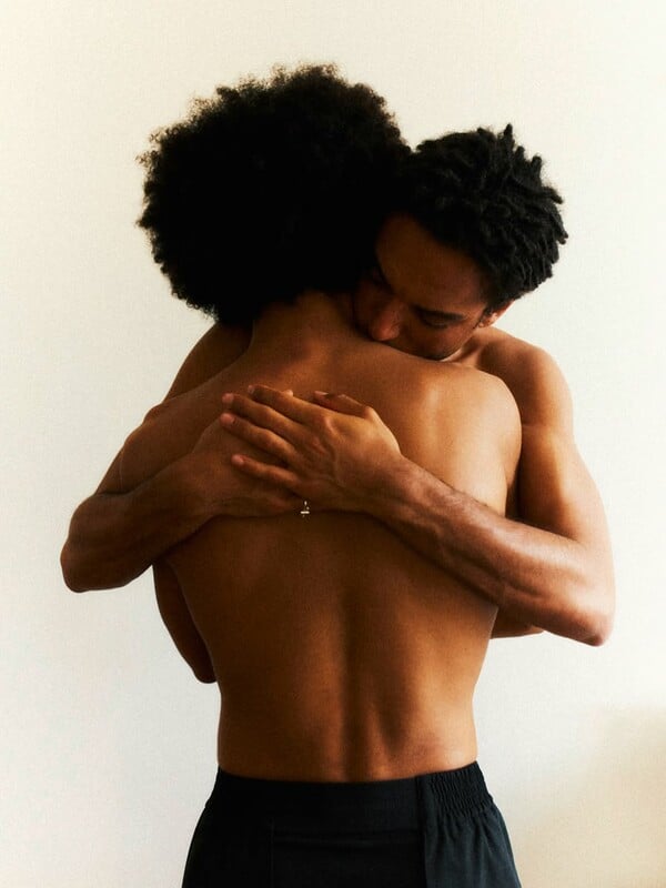 *Aν πέσω, θα ξαναβρώ το φως. Ακόμα κι αν με κάψει πάλι / από τον Πάνο Μιχαήλ