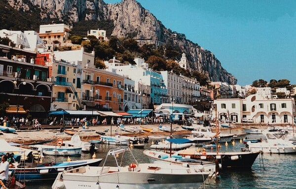 ΚΑΠΡΙ ΜΕΤΡΑ ΙΤΑΛΙΑ ΤΟΥΡΙΣΤΕΣ