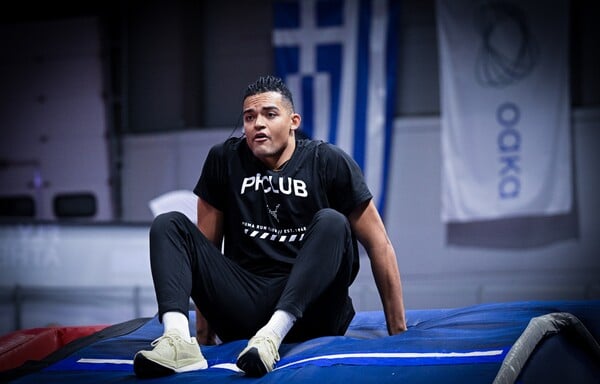 ΕΜΜΑΝΟΥΗΛ ΚΑΡΑΛΗΣ FLY ATHENS INDOOR