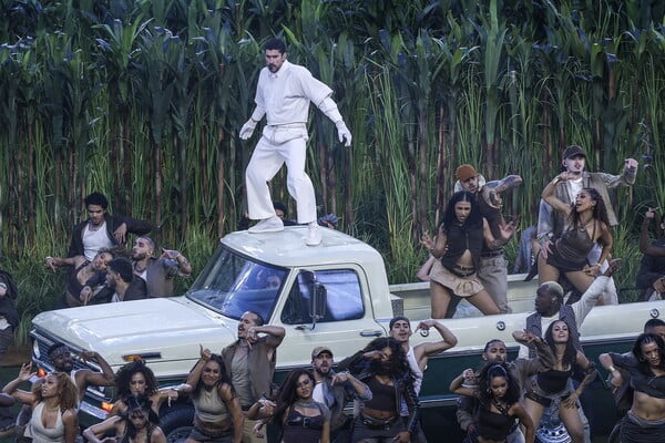 Super Bowl: Πώς ο αγωνιστικός χώρος μετατράπηκε σε Πουέρτο Ρίκο για χάρη του Bad Bunny