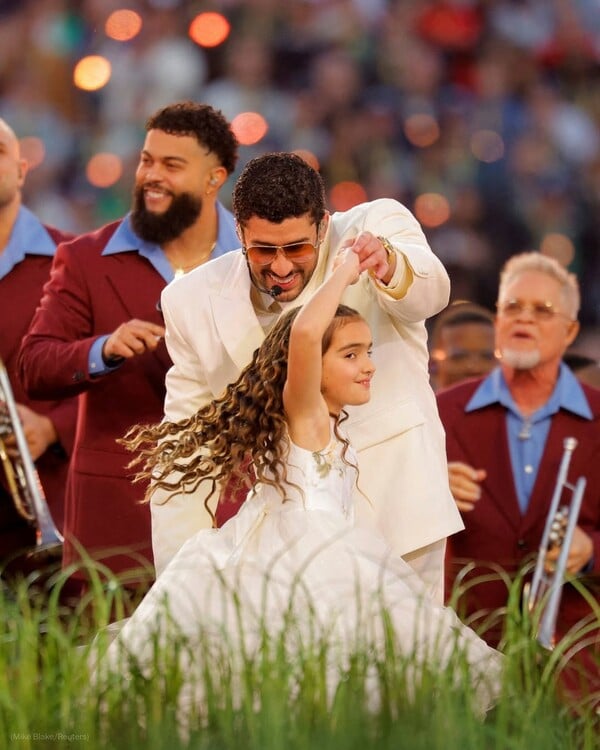 *Aν πέσω, θα ξαναβρώ το φως. Ακόμα κι αν με κάψει πάλι / από τον Πάνο Μιχαήλ