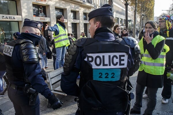 ΓΑΛΛΙΑ ΔΙΚΗ ΑΣΤΥΝΙΑ ΑΣΤΥΝΟΜΙΚΗ ΒΙΑ ΚΙΤΡΙΝΑ ΓΙΛΕΚΑ