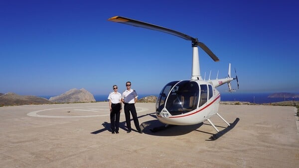 Fly now. Love later: Όταν ο Άγιος Βαλεντίνος γίνεται πτήση με ελικόπτερο (και όχι υποχρέωση)