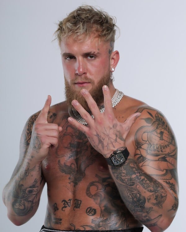 Super Bowl: Ο Τζέικ Πολ, πoυ ζει στο Πουέρτο Ρίκο, αποκάλεσε τον Bad Bunny «ψεύτικο Αμερικανό»