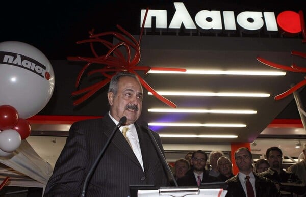 ΓΙΩΡΓΟΣ ΓΕΡΑΡΔΟΣ ΠΕΘΑΝΕ ΙΔΡΥΤΗΣ ΠΛΑΙΣΙΟ