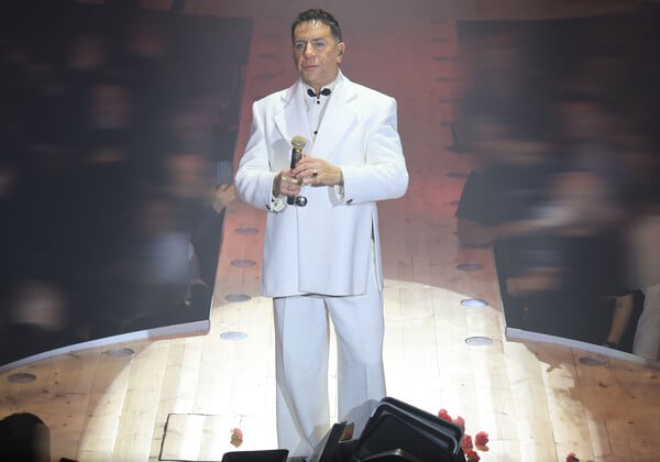 Γιώργος Μαζωνάκης: «Οι συγγενείς του δεν ξέρουν τίποτα» - Ο τραγουδιστής νοσηλεύεται με ιογενή λοίμωξη