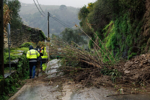 ΠΟΡΤΟΓΑΛΙΑ ΚΑΚΟΚΑΙΡΙΑ ΠΛΗΜΜΥΡΕΣ ΒΡΟΧΟΠΤΩΣΕΙΣ