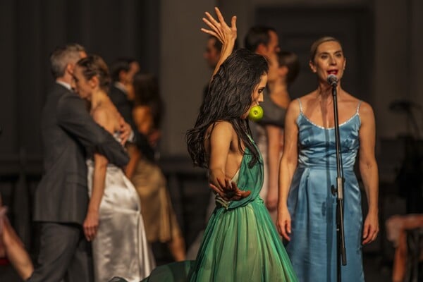 73 λεπτά με τη Βίκυ Βολιώτη