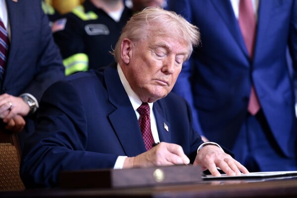 ΤΡΑΜΠ BBC ΔΙΚΗ