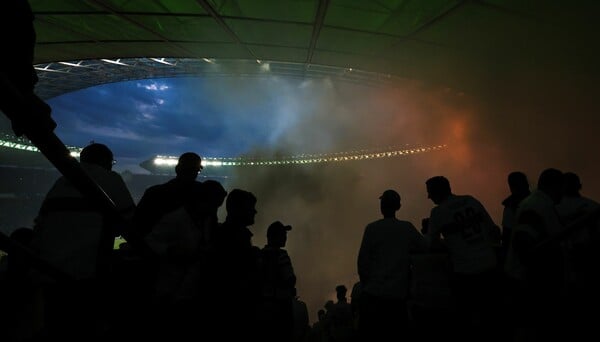 ΠΟΔΟΣΦΑΙΡΟ ΦΙΛΑΘΛΟΙ ΣΤΡΕΣ ΚΑΡΔΙΑ