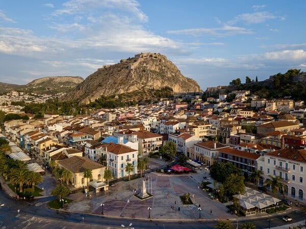 «Ζω στο Ναύπλιο, μια πόλη-μπιμπελό»