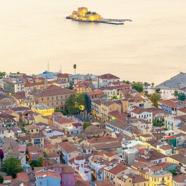 «Ζω στο Ναύπλιο, μια πόλη-μπιμπελό»