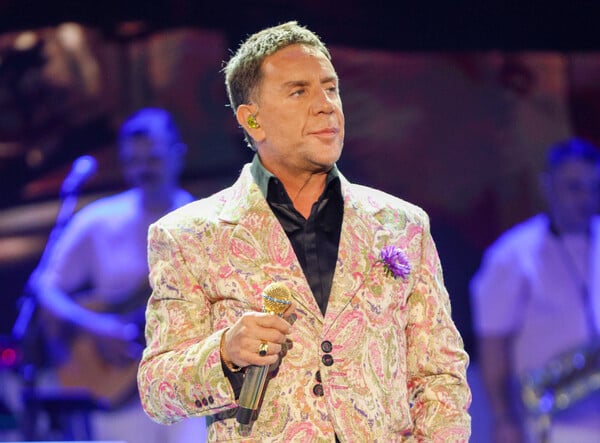 Γιώργος Μαζωνάκης: Ολοκληρώθηκε με επιτυχία το χειρουργείο του τραγουδιστή