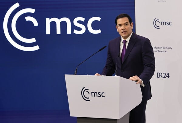 ΜΑΡΚΟ ΡΟΥΜΠΙΟ ΜΟΝΑΧΟ ΗΠΑ ΕΥΡΩΠΗ