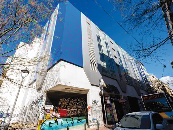 Πώς η ανάπλαση των κλειστών πάρκινγκ δίνει μια ανάσα στο κέντρο της πόλης