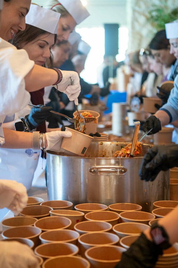 Δράση εθελοντισμού και κοινωνικής προσφοράς από τους εργαζόμενους της AstraZeneca σε συνεργασία με τη Humanity Greece