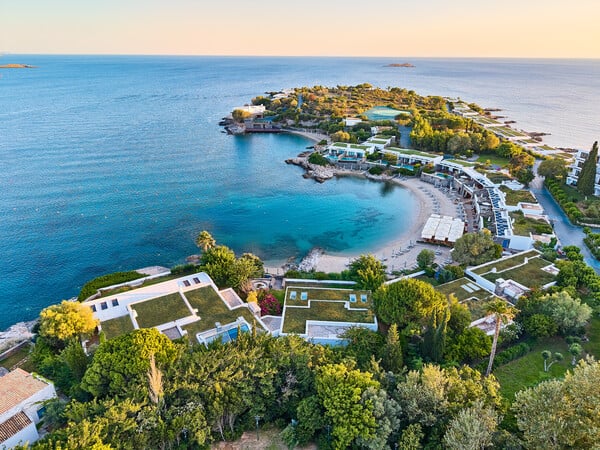 Grand Resort Lagonissi: Το resort-ορόσημο της Αθηναϊκής Ριβιέρας υποδέχεται την καλοκαιρινή περίοδο