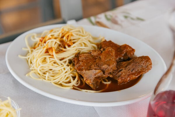 Στη Μόνικα τρως σαν στο σπίτι σου 