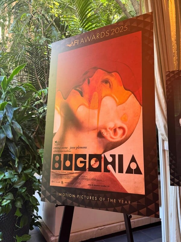 *Γι’ αυτό το δέρμα πάντα θα πληρώνεις/ένα πολυπόστ του Πάνου Μιχαήλ