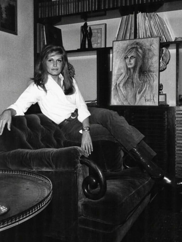 *Γι’ αυτό το δέρμα πάντα θα πληρώνεις/ένα πολυπόστ του Πάνου Μιχαήλ