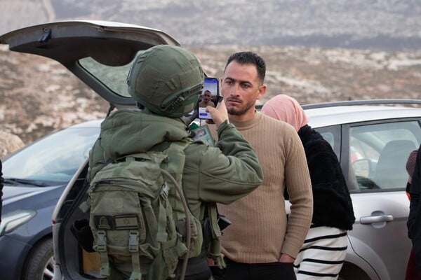 Οι επιχειρήσεις της ICE θυμίζουν όλο και περισσότερο την ισραηλινή κατοχή. Αυτό δεν είναι σύμπτωση. 