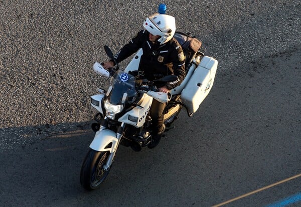 ΕΝΟΠΛΗ ΛΗΣΤΕΙΑ ΣΟΥΠΕΡ ΜΑΡΚΕΤ ΠΕΙΡΑΙΑΣ