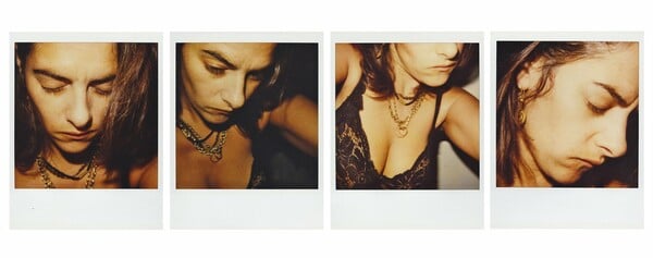 ΕΠΕΞ Η ριζοσπαστική ειλικρίνεια της Τρέισι Έμιν/ «Μετανιώνω που κάπνιζα και πηδιόμουν από τη λάθος τρύπα»