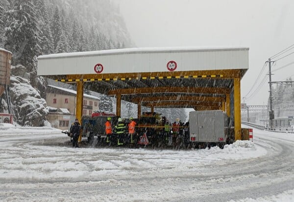 ΤΡΕΝΟ ΕΛΒΕΤΙΑ ΕΚΤΡΟΧΙΑΣΜΟΣ