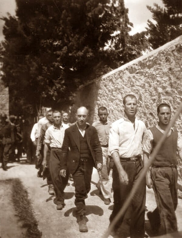 Τα βλέμματα, τα σώματα και το τραγούδι τους