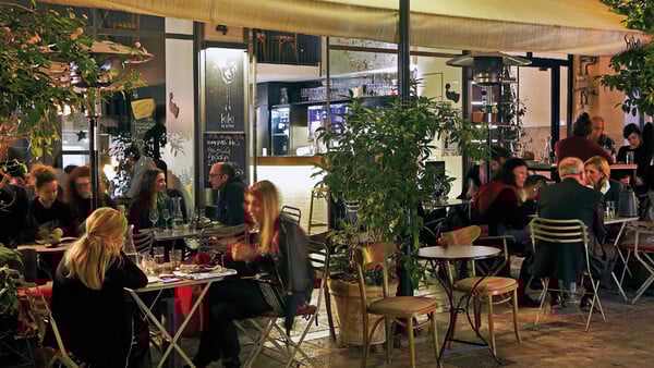 ΕΠΕΞ Βόλτα στα 10 καλύτερα wine bars της Αθήνας