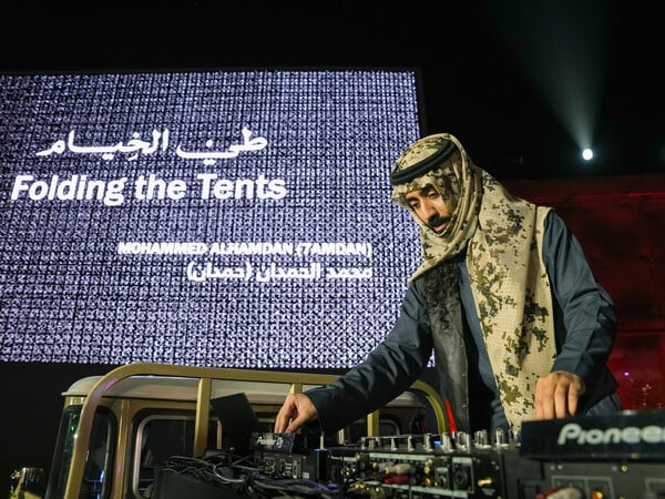 ΕΠΕΞ Diriyah Biennale 2026: Ράπερ, αραβικό χιπ χοπ και σύγχρονη τέχνη 