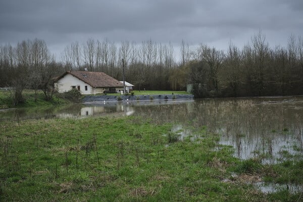 ΓΑΛΛΙΑ ΒΡΟΧΟΠΤΩΣΕΙΣ ΠΛΗΜΜΥΡΕΣ ΣΥΝΑΓΕΡΜΟΣ