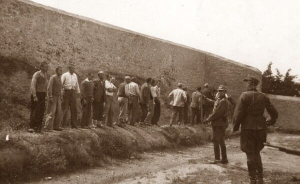 Τα βλέμματα, τα σώματα και το τραγούδι τους