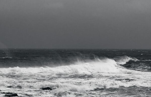 Σε εξέλιξη ισχυρή κακοκαιρία - Προσοχή το επόμενο 24ωρο για θυελλώδεις ανέμους και έντονες καταιγίδες