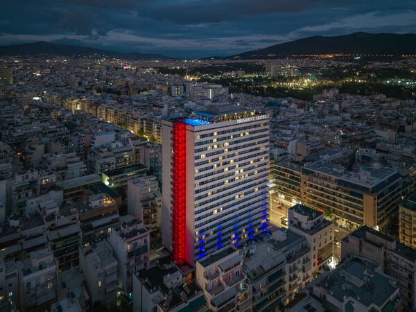 Το President Hotel Athens αποκαλύπτει την ανανεωμένη εξωτερική κλίμακα πυρασφάλειας με την υπογραφή του Minos Digenis Arquitectos