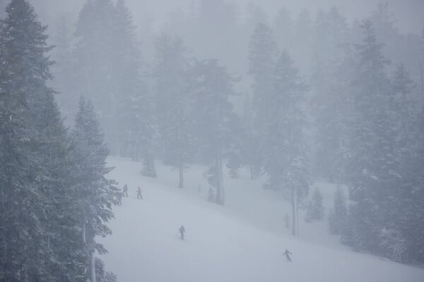 ΚΑΛΙΦΟΡΝΙΑ ΣΚΙΕΡ ΝΕΚΡΟΙ ΧΙΟΝΟΣΤΙΒΑΔΑ