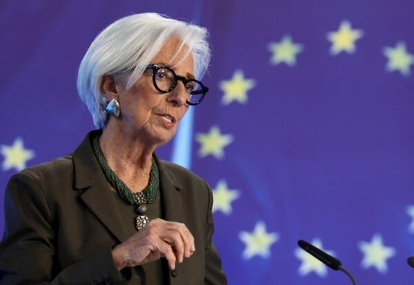 ΚΡΙΣΤΙΝ ΛΑΓΚΑΡΝΤ ΑΠΟΧΩΡΗΣΗ ΕΚΤ